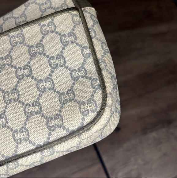Gucci Plus Authentic Clutch/Wristlet EUC - Picture 8 of 13